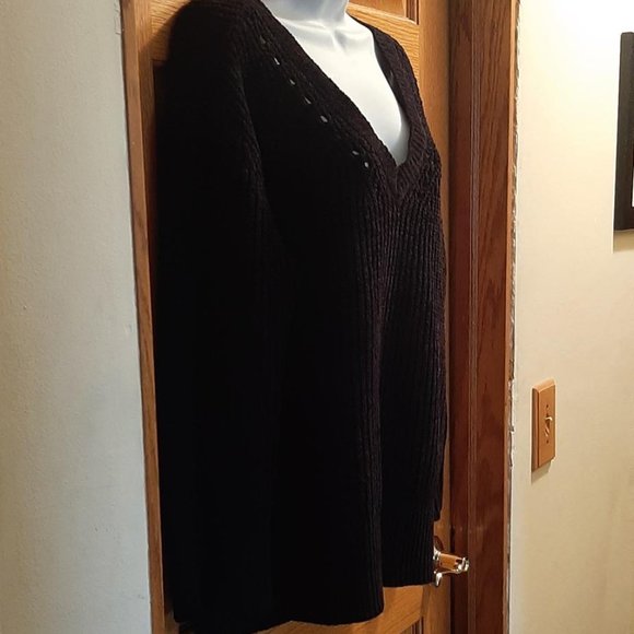 Very Soft Comfy Sweater. - Picture 2 of 3